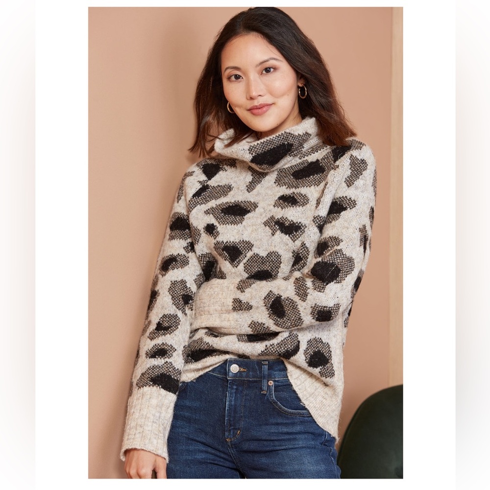 RD Style Leopard Turtleneck Pullover Size XS